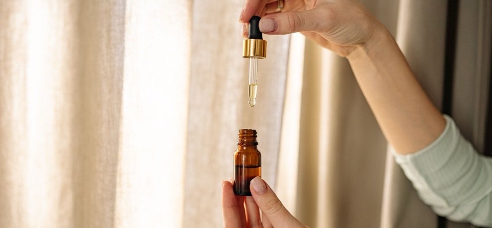 Essential oil inhalation, step by step